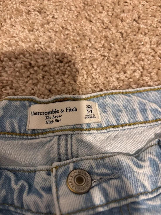 Abercrombie & Fitch High-Rise Loose Jeans — Light Blue Sz 14L - Picture 4 of 5